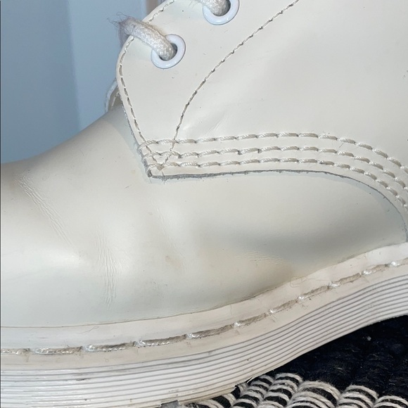 Dr. Martens Men’s Off-White Lace-Up Boots, mens 11 - Picture 16 of 16